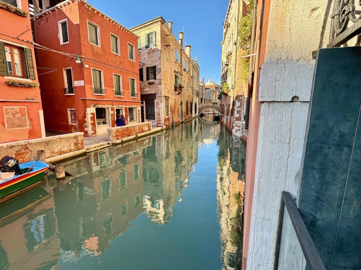 Ca Penini - Canal View Venetië